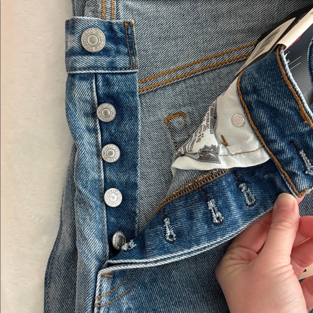 NWT Levi's 501 two-toned denim jeans - Picture 6 of 10
